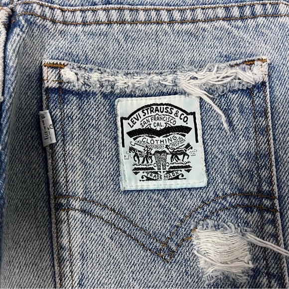 VTG 70’s Levi’s White Tag Distressed Light Wash Straight Leg Jeans 23”x 27” - Picture 10 of 11
